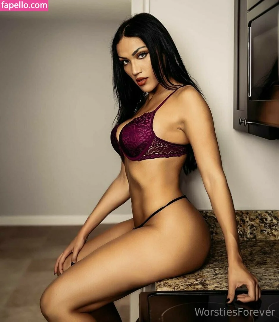 Salina De La Renta Onlyfans Photo Gallery 