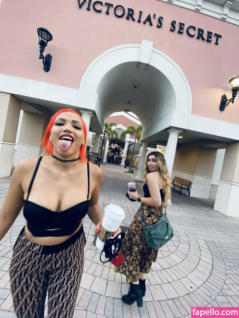 Salina De La Renta Onlyfans Photo Gallery 