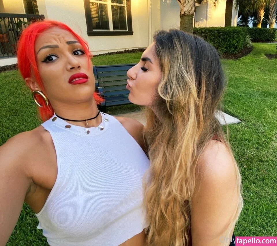 Salina De La Renta Onlyfans Photo Gallery 