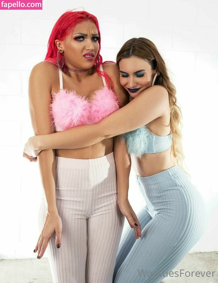 Salina De La Renta Onlyfans Photo Gallery 