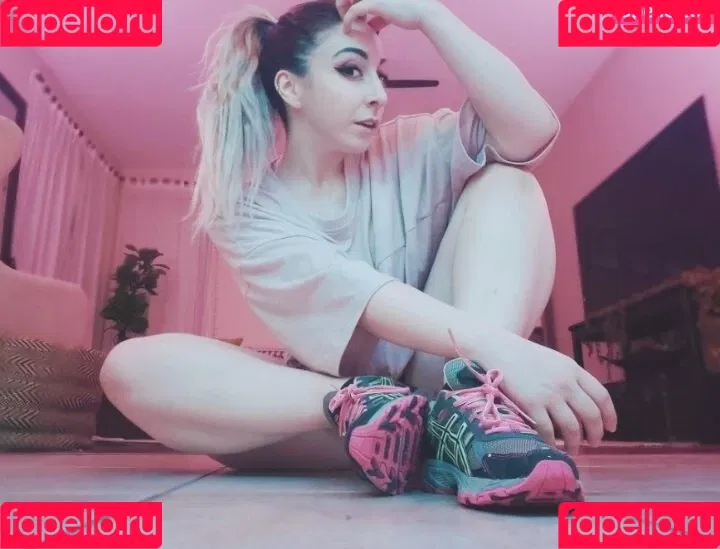 Itsrainingneon Onlyfans Photo Gallery 
