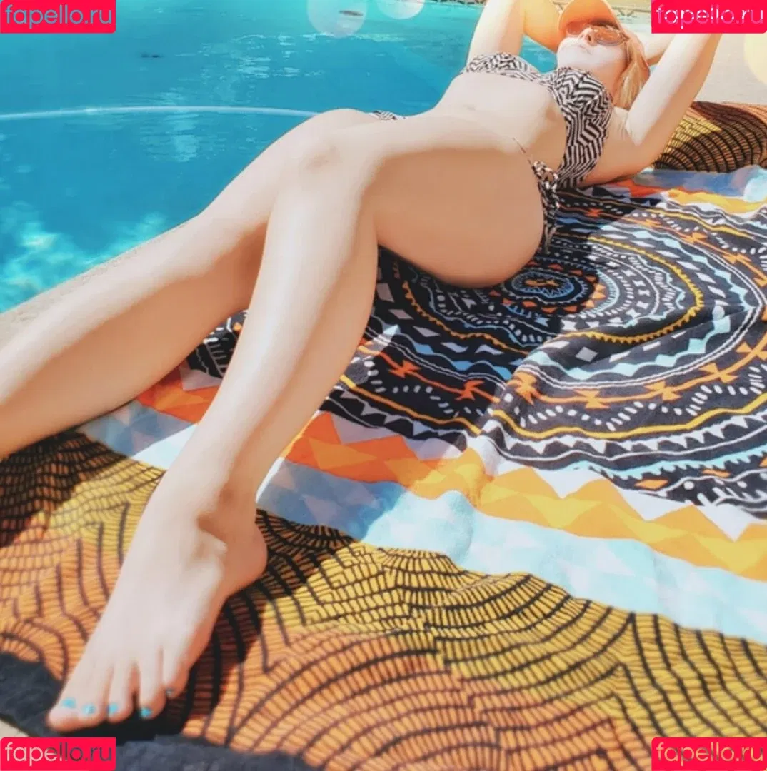 Itsrainingneon Onlyfans Photo Gallery 