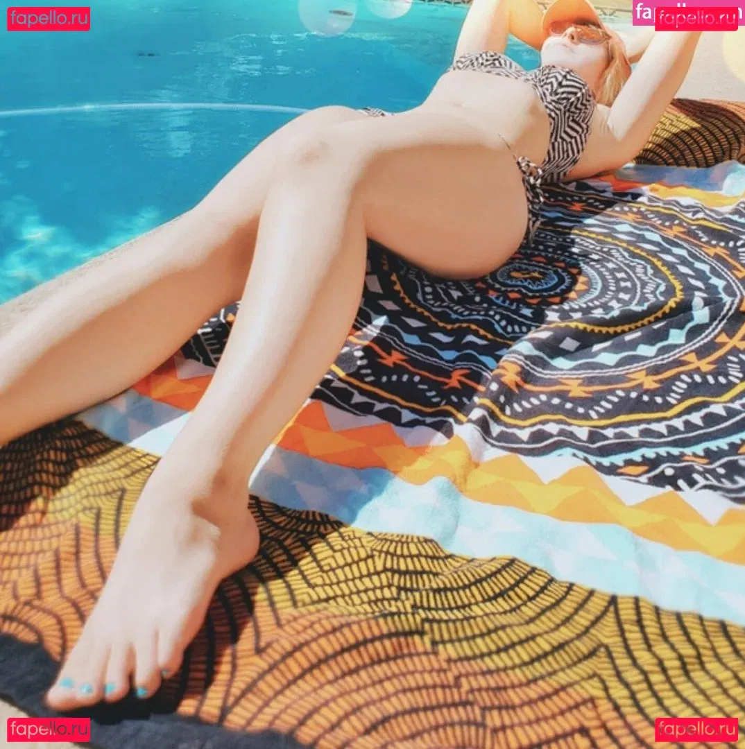 Itsrainingneon Onlyfans Photo Gallery 