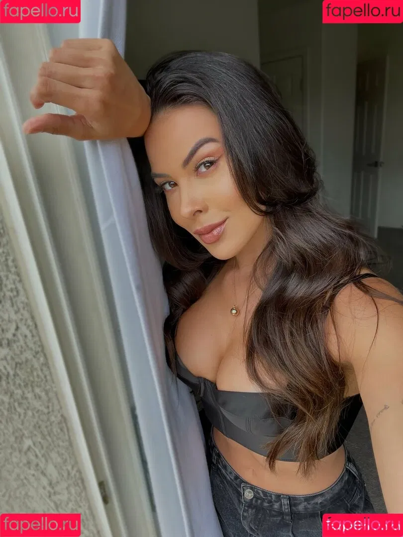 Camila Oliveira RING GIRL UFC Onlyfans Photo Gallery 