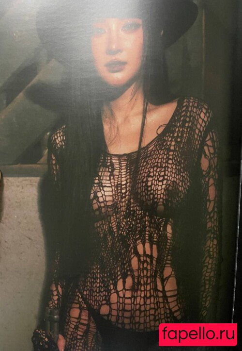 Beerpassaranan Nude Onlyfans Photo 10