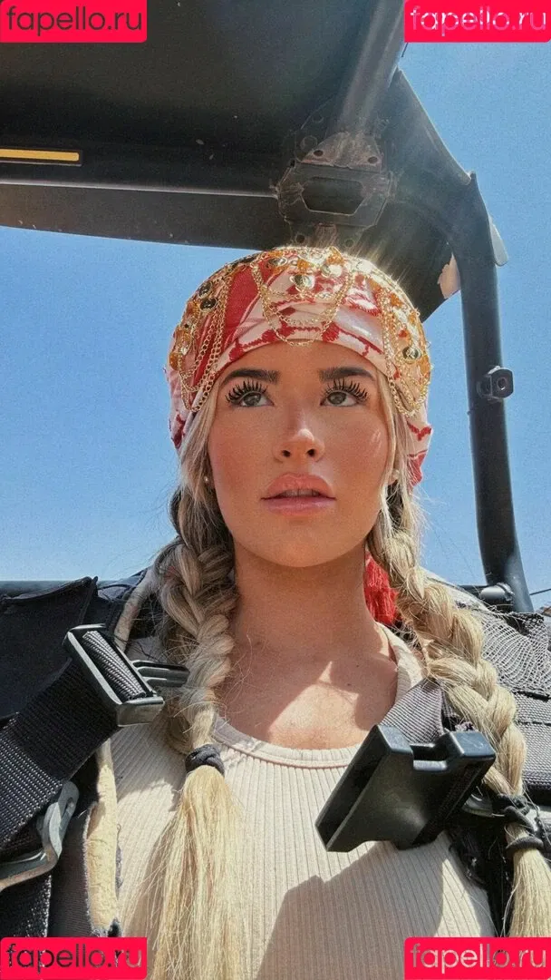 Emily Elizabeth Onlyfans Photo Gallery 