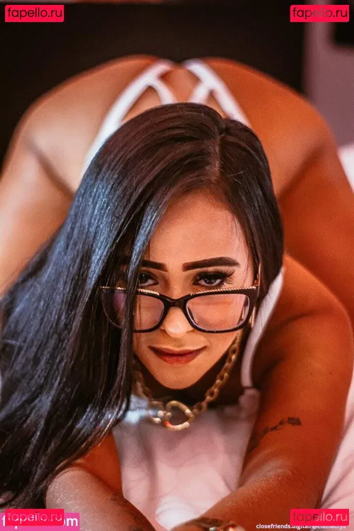 ElaineCrys Onlyfans Photo Gallery 