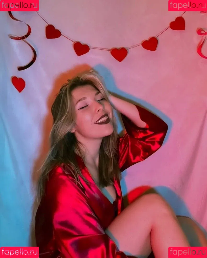 ElainaExe Onlyfans Photo Gallery 
