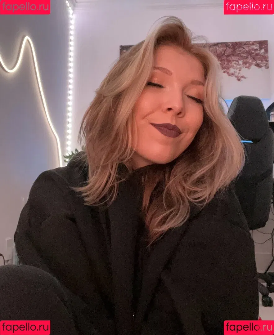 ElainaExe Onlyfans Photo Gallery 