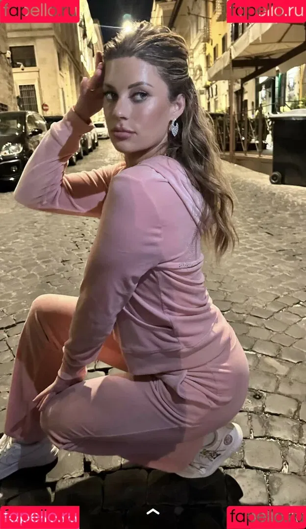 Hannah Stocking Onlyfans Photo Gallery 