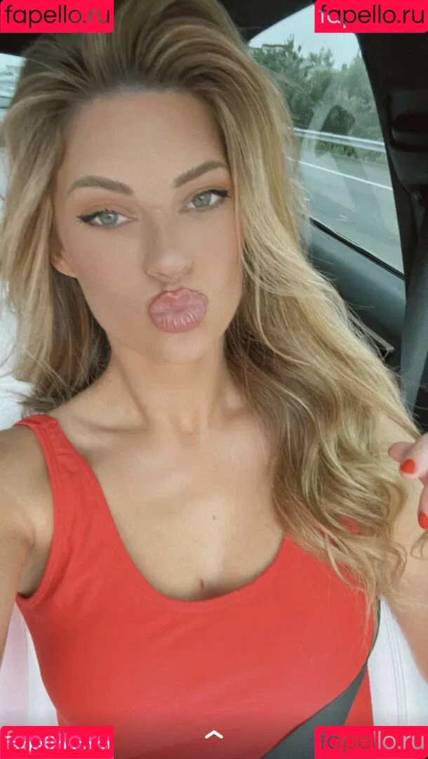Hannah Stocking Onlyfans Photo Gallery 
