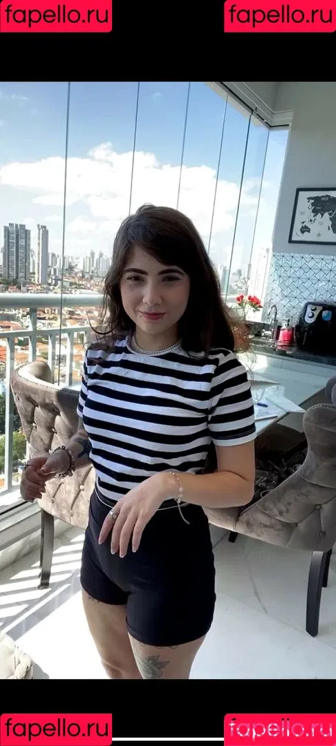 Nicole Diretora Onlyfans Photo Gallery 