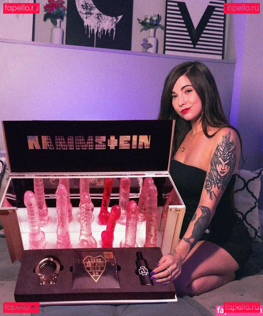 Nicole Diretora Onlyfans Photo Gallery 