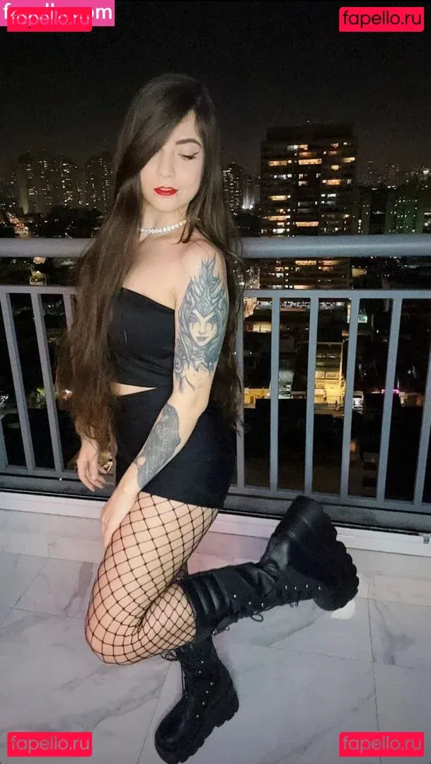 Nicole Diretora Onlyfans Photo Gallery 