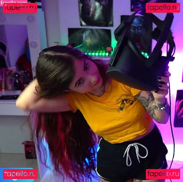 Nicole Diretora Onlyfans Photo Gallery 