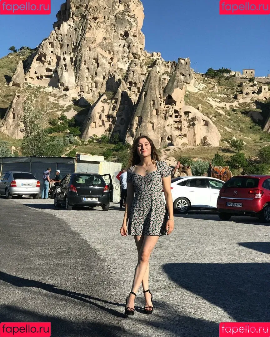 Merve Elmas Onlyfans Photo Gallery 