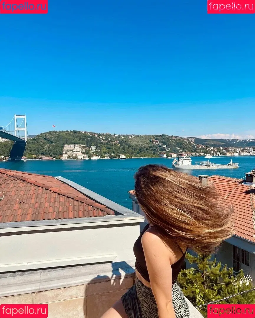 Merve Elmas Onlyfans Photo Gallery 