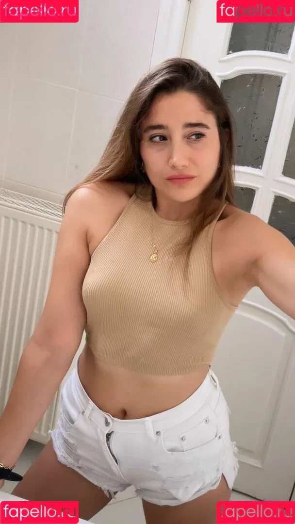 Merve Elmas Onlyfans Photo Gallery 