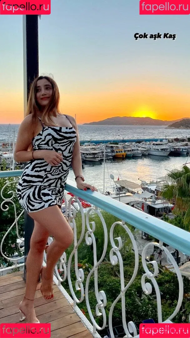 Merve Elmas Onlyfans Photo Gallery 