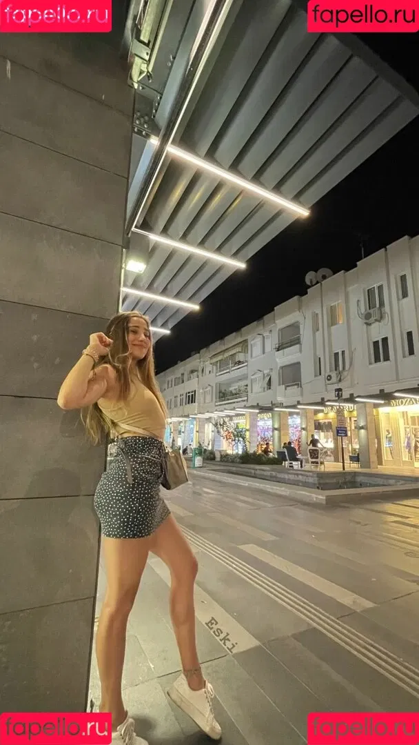 Merve Elmas Onlyfans Photo Gallery 