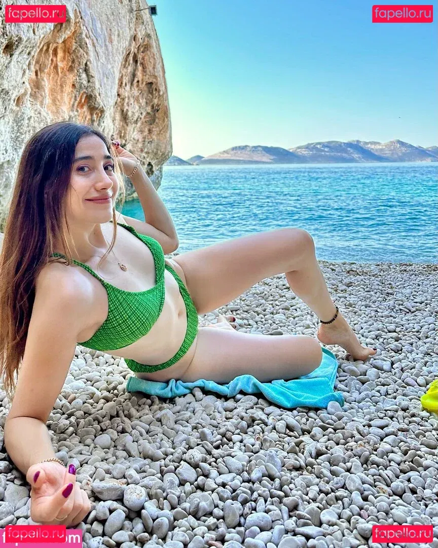 Merve Elmas Onlyfans Photo Gallery 