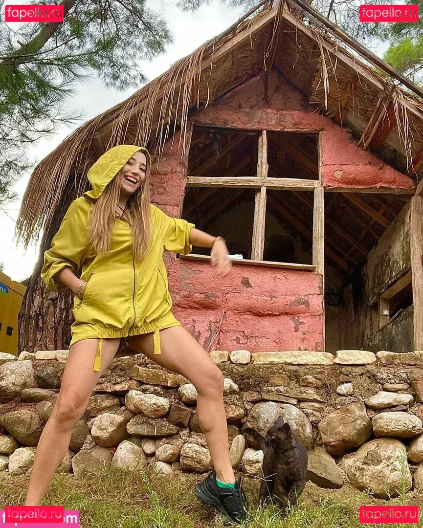 Merve Elmas Onlyfans Photo Gallery 