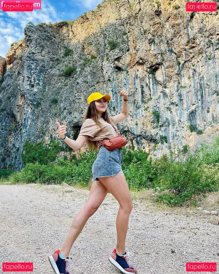 Merve Elmas Onlyfans Photo Gallery 