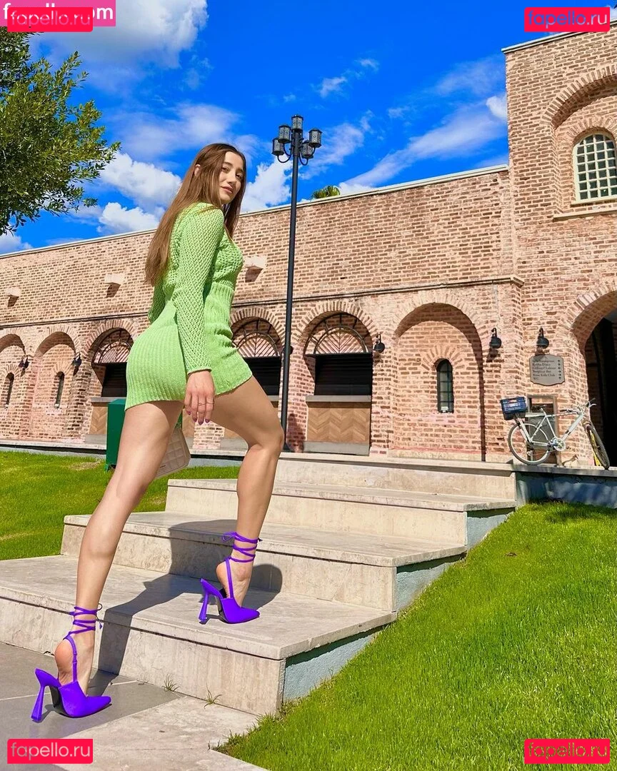 Merve Elmas Onlyfans Photo Gallery 