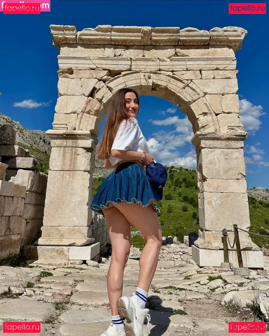 Merve Elmas Onlyfans Photo Gallery 