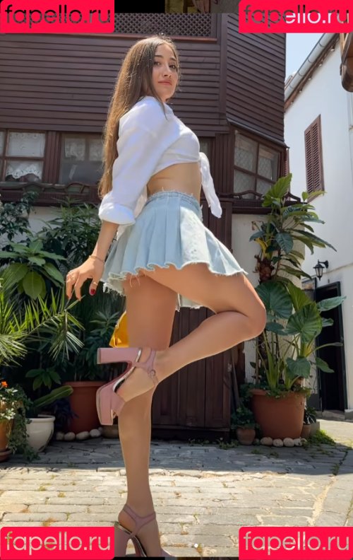 Merve Elmas Onlyfans Photo Gallery 