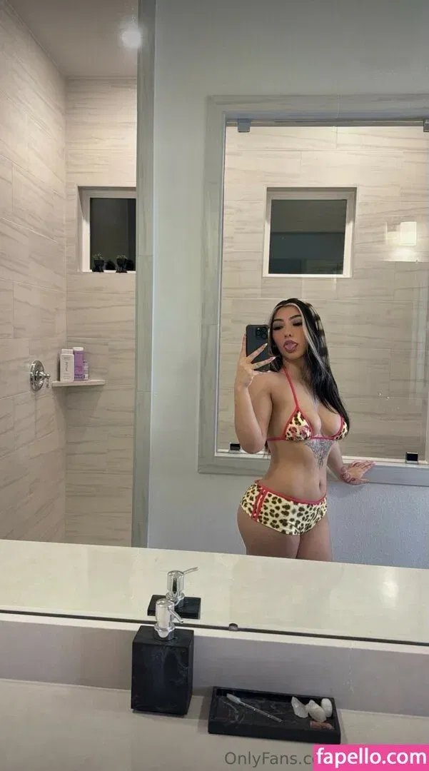 dineromia Onlyfans Photo Gallery 