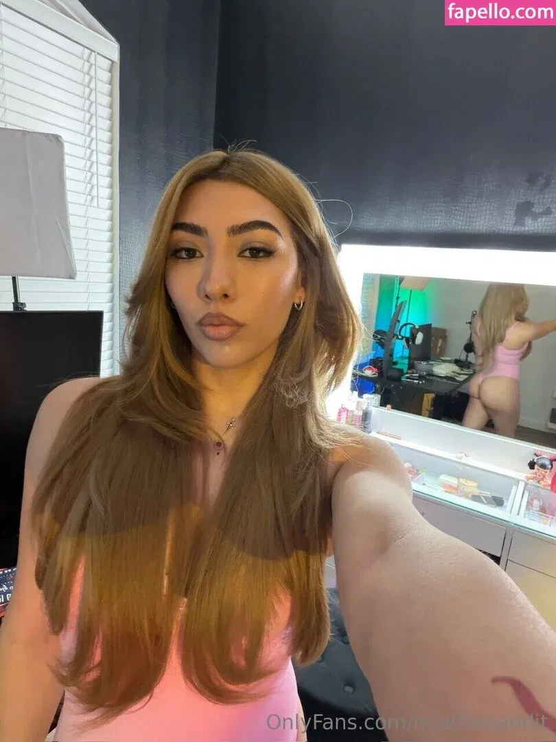 dineromia Onlyfans Photo Gallery 