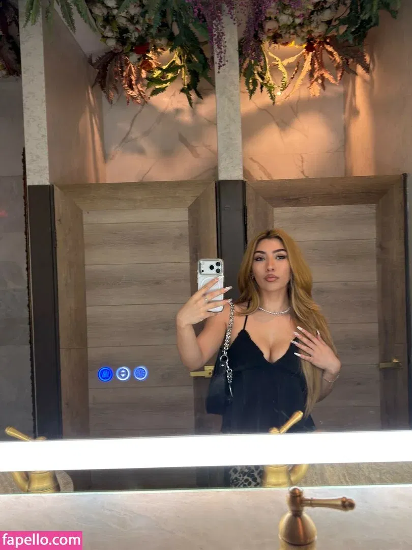 dineromia Onlyfans Photo Gallery 