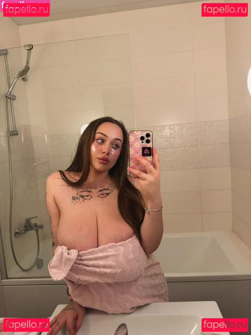 KiraClark Onlyfans Photo Gallery 