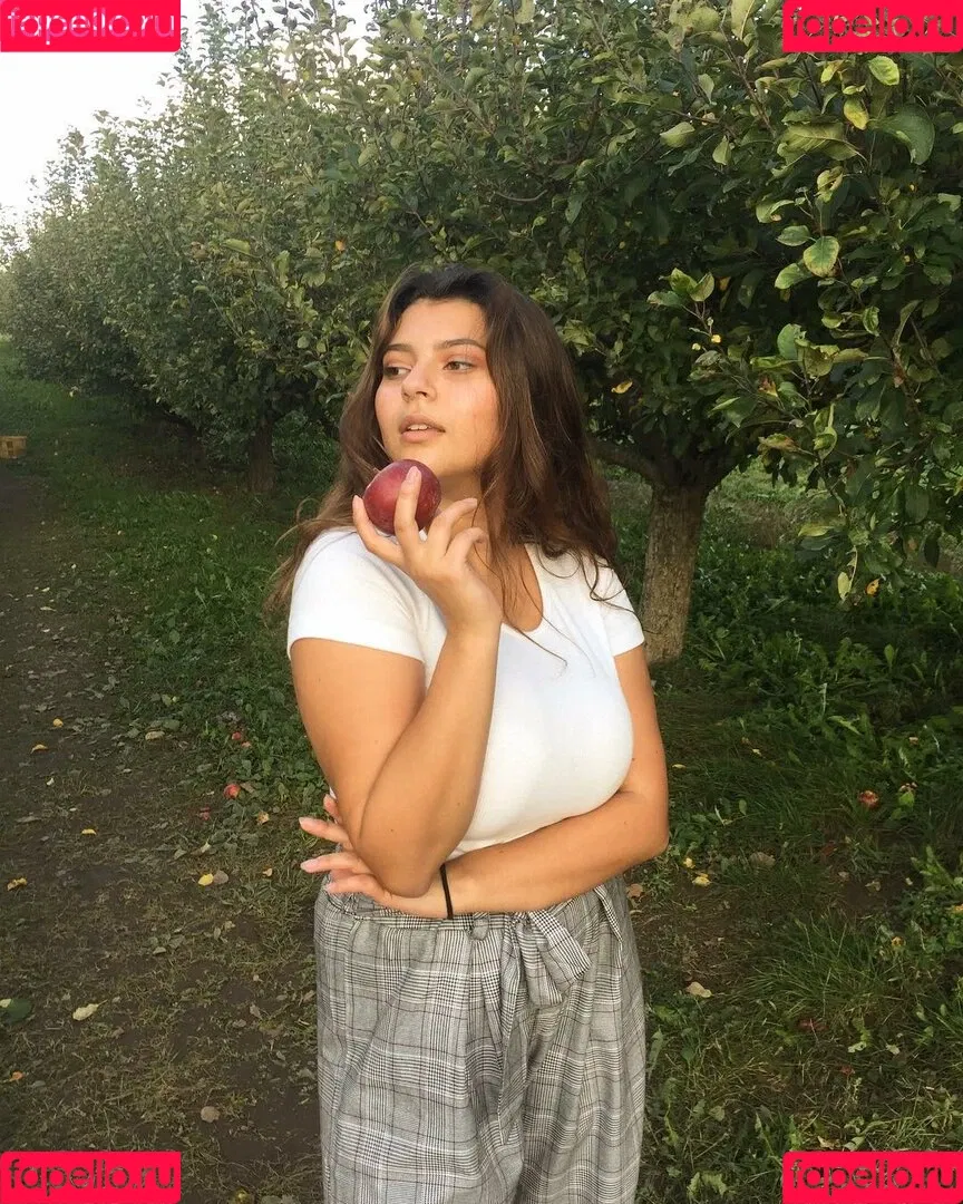 Nada C Onlyfans Photo Gallery 