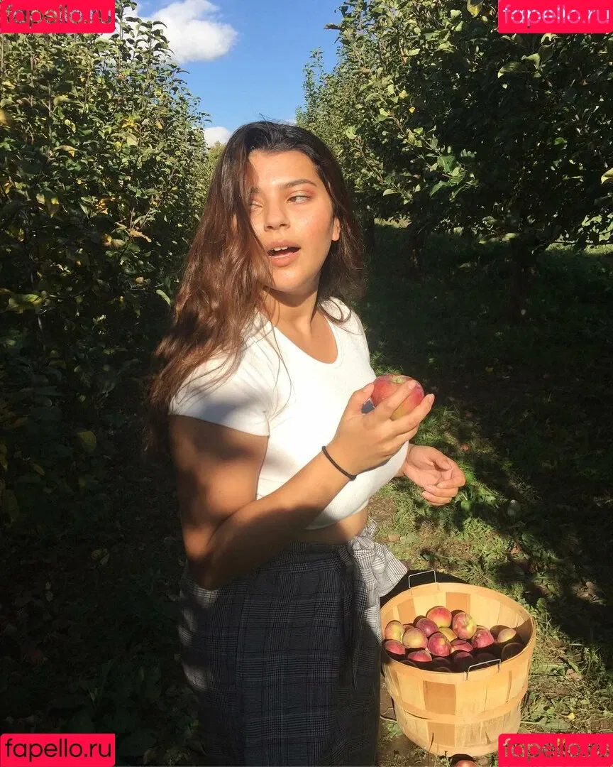 Nada C Onlyfans Photo Gallery 
