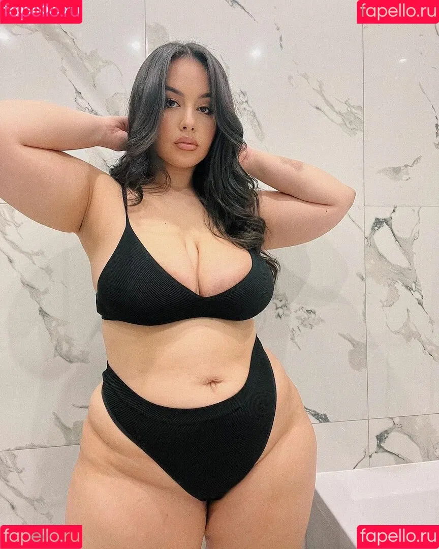 Zina Hadid Onlyfans Photo Gallery 