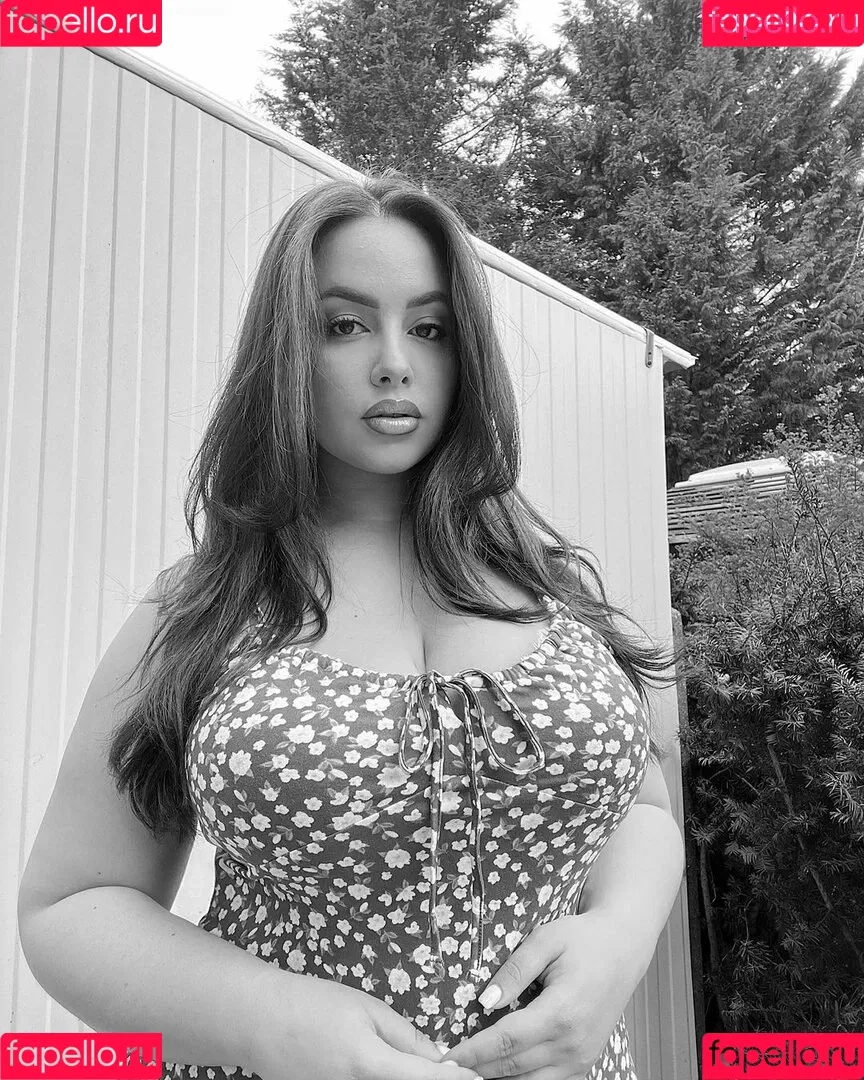 Zina Hadid Onlyfans Photo Gallery 