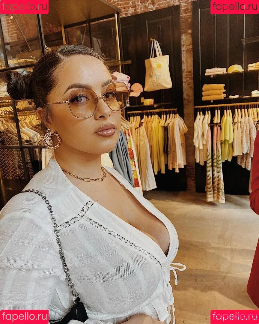 Zina Hadid Onlyfans Photo Gallery 