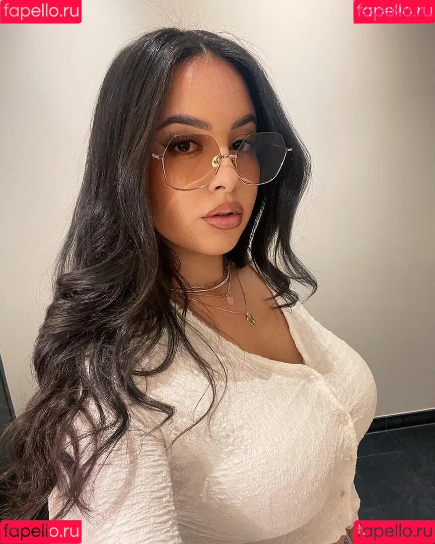 Zina Hadid Onlyfans Photo Gallery 
