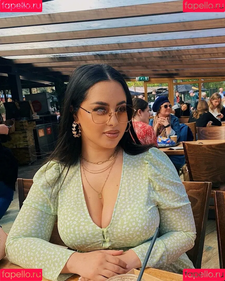 Zina Hadid Onlyfans Photo Gallery 