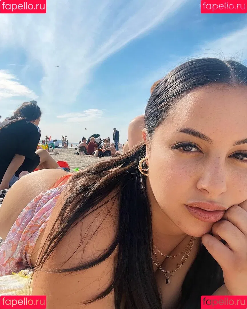 Zina Hadid Onlyfans Photo Gallery 
