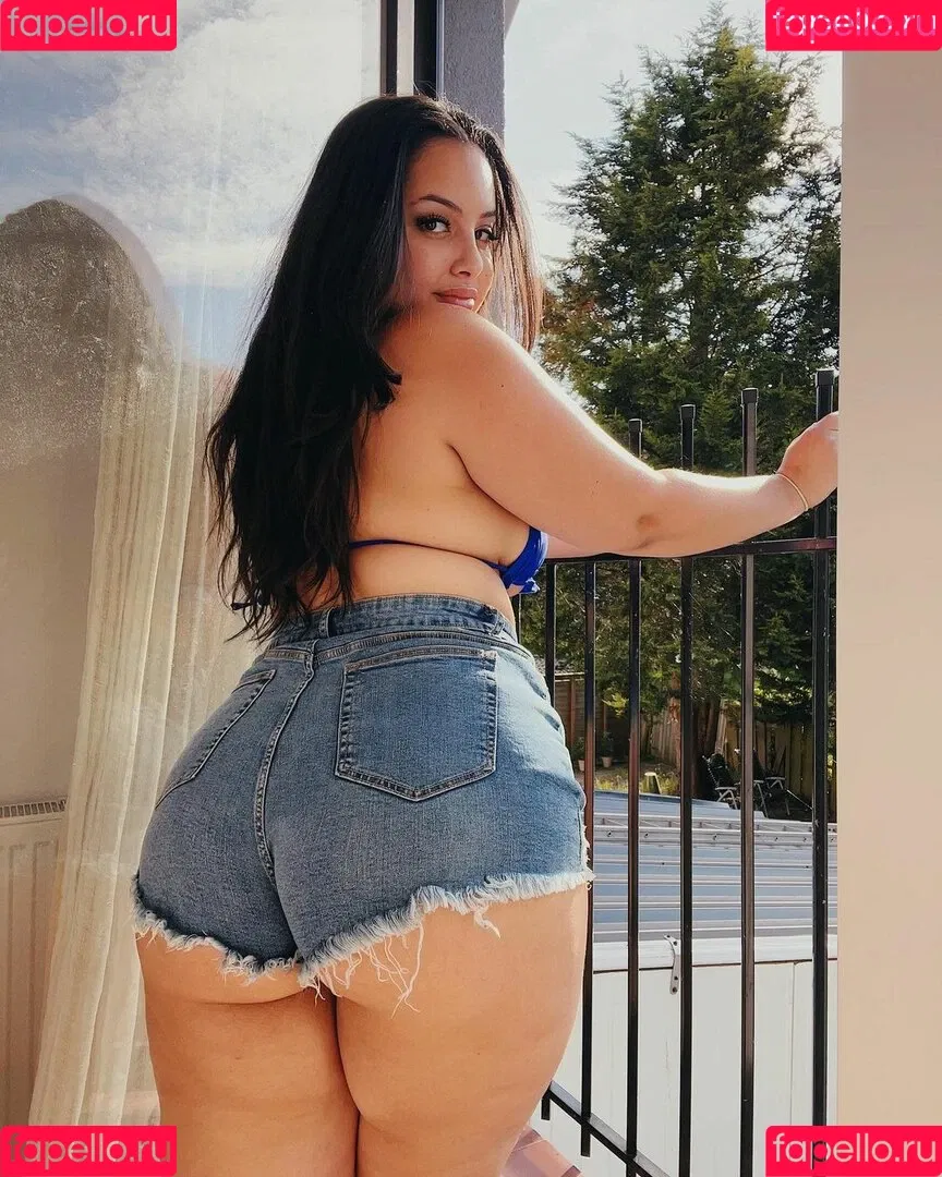 Zina Hadid Onlyfans Photo Gallery 