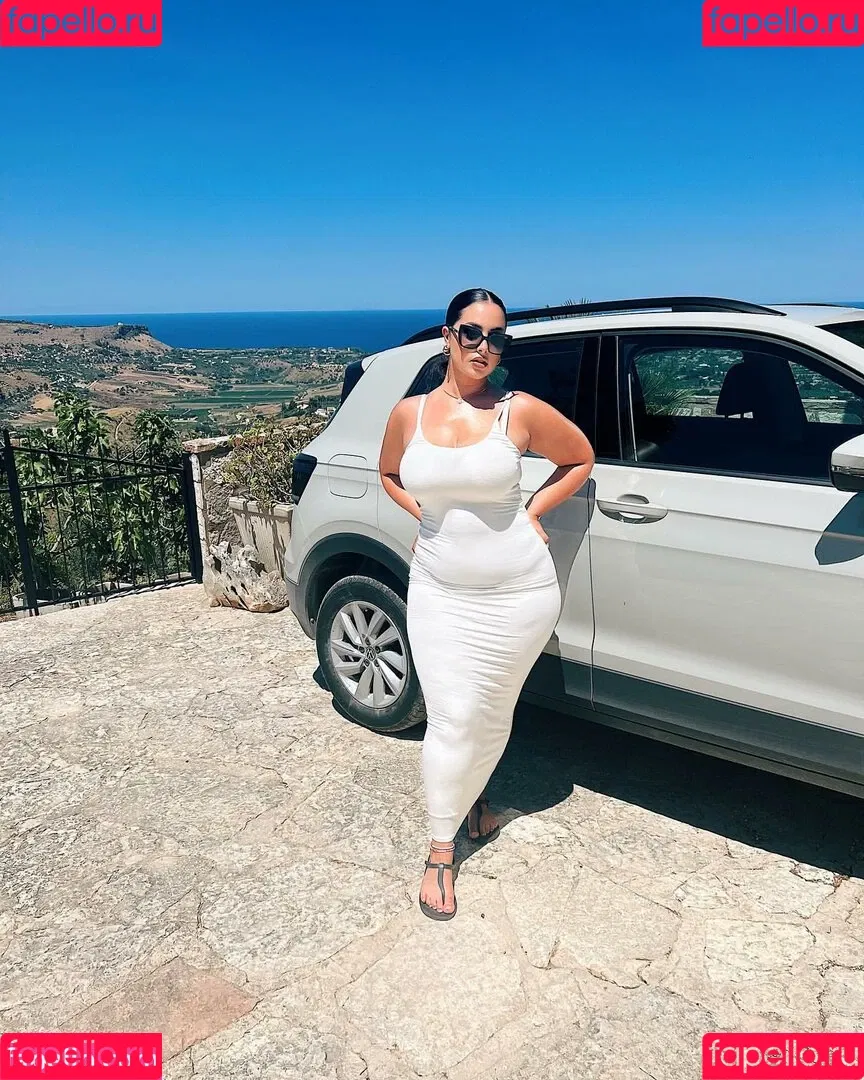 Zina Hadid Onlyfans Photo Gallery 