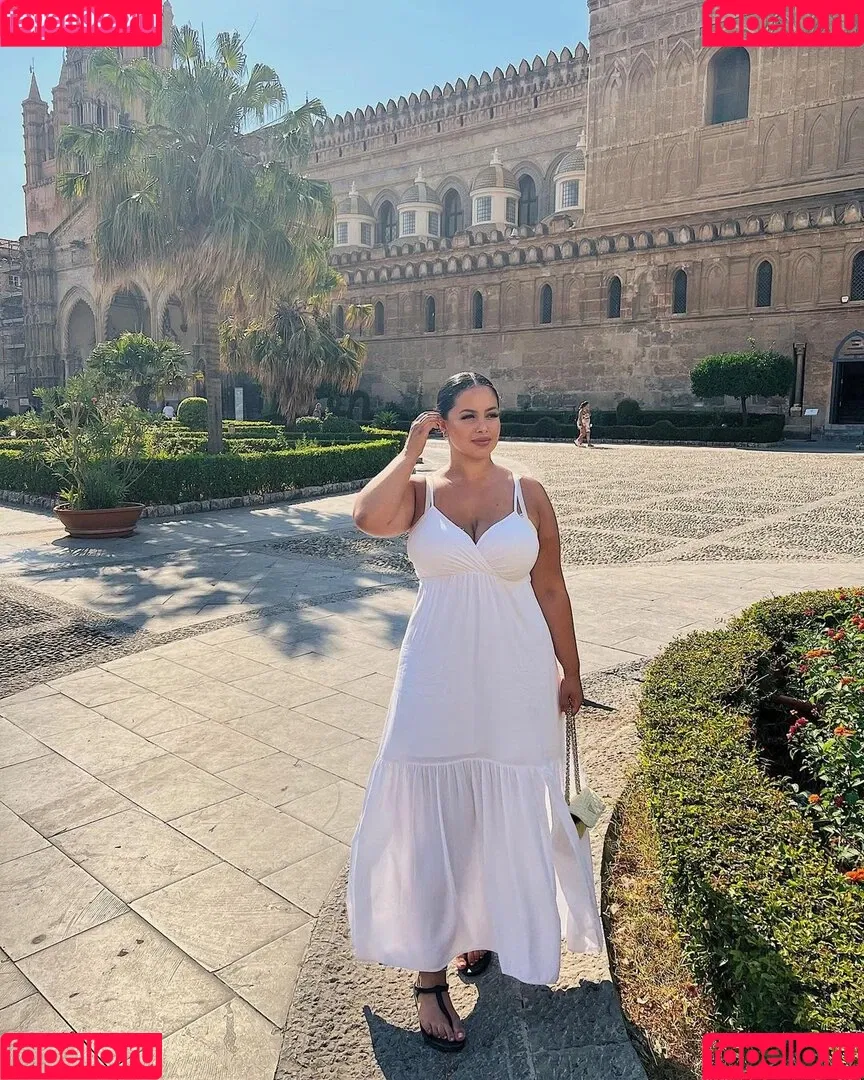 Zina Hadid Onlyfans Photo Gallery 