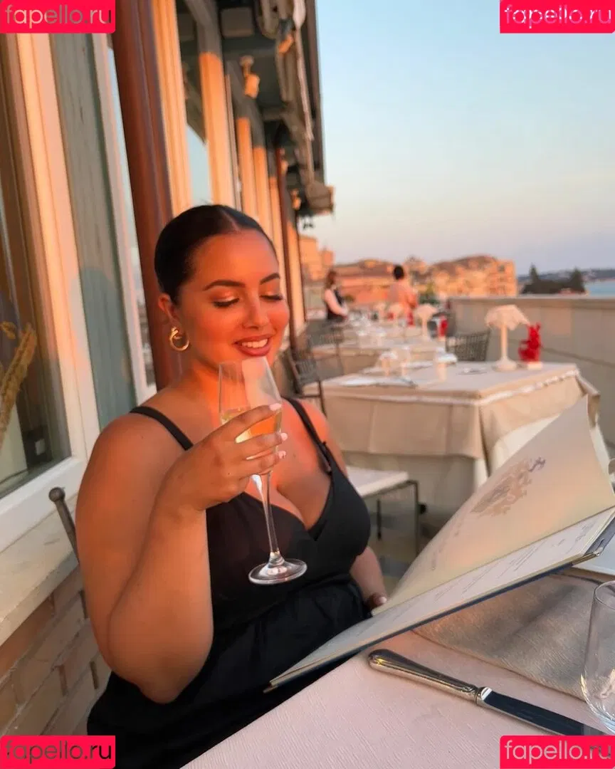Zina Hadid Onlyfans Photo Gallery 