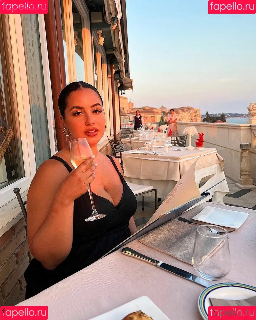 Zina Hadid Onlyfans Photo Gallery 