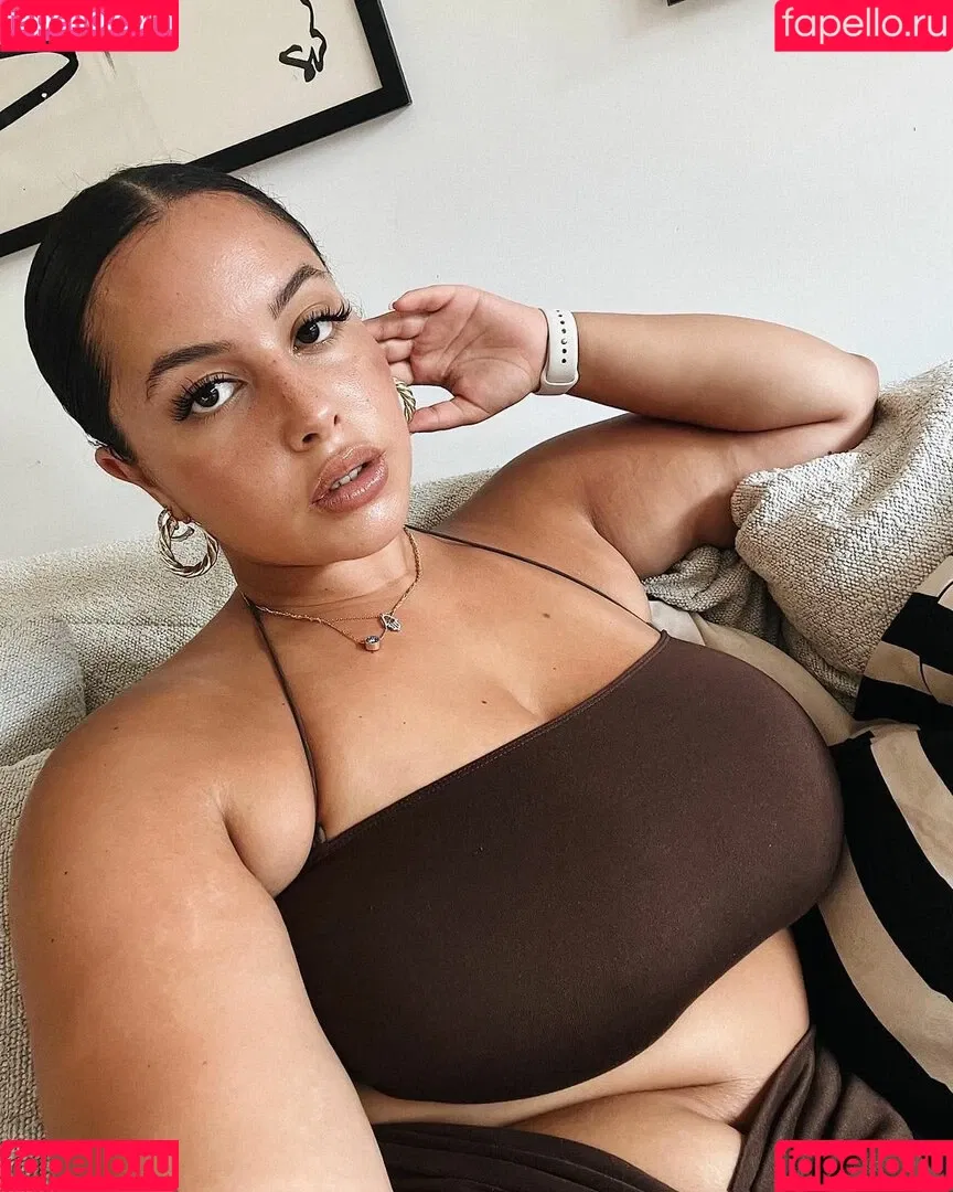 Zina Hadid Onlyfans Photo Gallery 