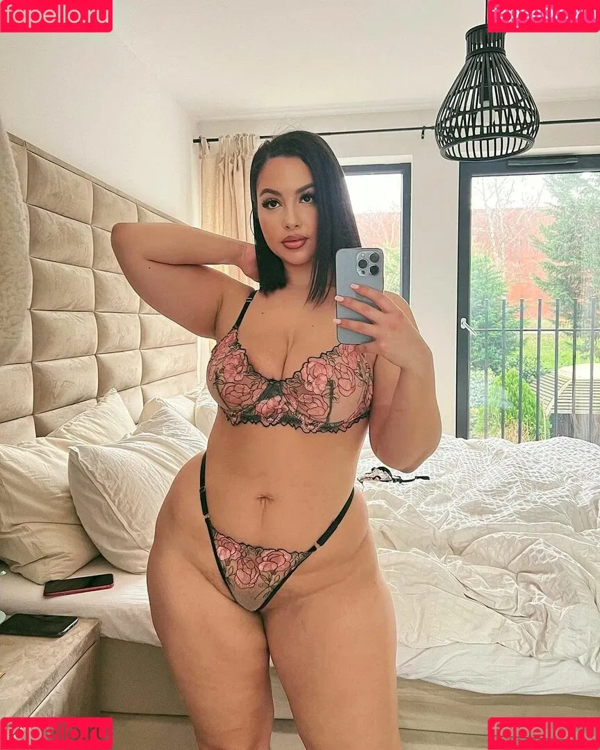 Zina Hadid Onlyfans Photo Gallery 