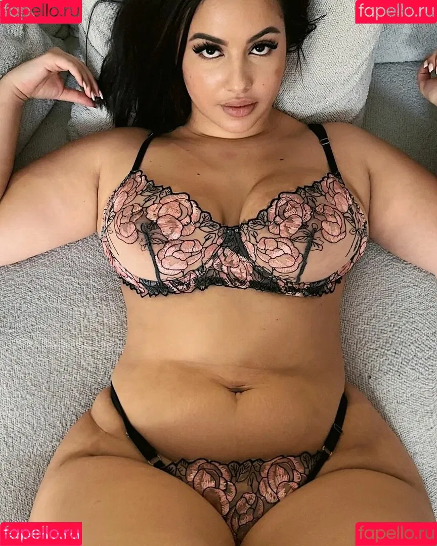 Zina Hadid Onlyfans Photo Gallery 